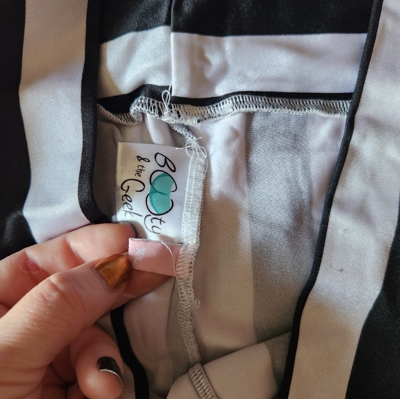 Black & white striped size 2x stretchy shorts by Booty & the Geek. - Picture 2 of 2